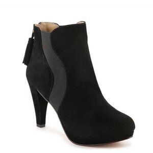 🔥 Black Adrienne Vittadini Pami Booties - Size 8